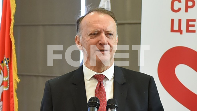 Lome se Vučićeve stolice